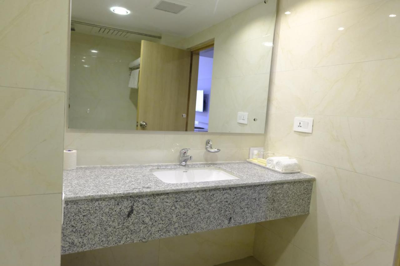 Hotel Nirvana By Luxury International Paklihwa Екстериор снимка